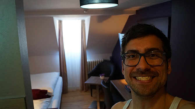 Ich in Zimmer 17 im Hotel Porta Nigra in Trier