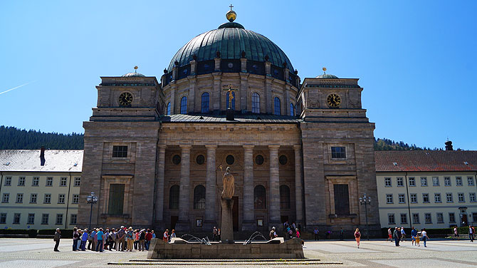 Der Dom von Sankt Blasien sieht nach Vatikan aus.
