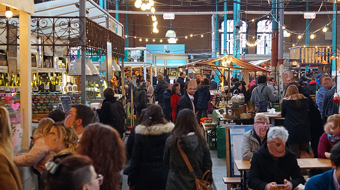 Bei den Secret Tours Berlin geht es auch in die Markthalle Neun in Kreuzberg