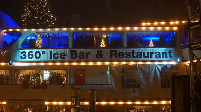 360 Panorama Eisbar auf dem Konstanzer Weihnachtsmarkt