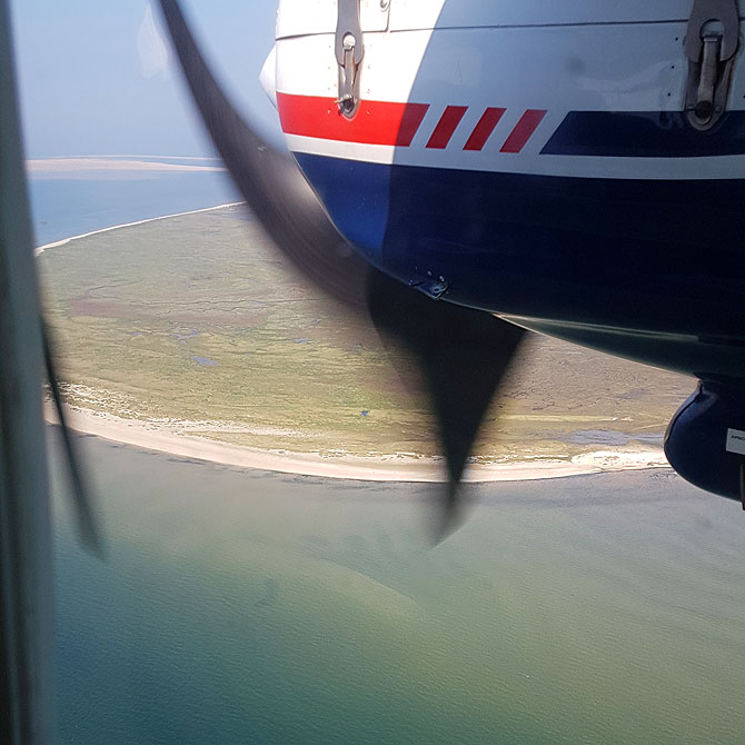 Ausblick vom Flugzeug auf die Insel