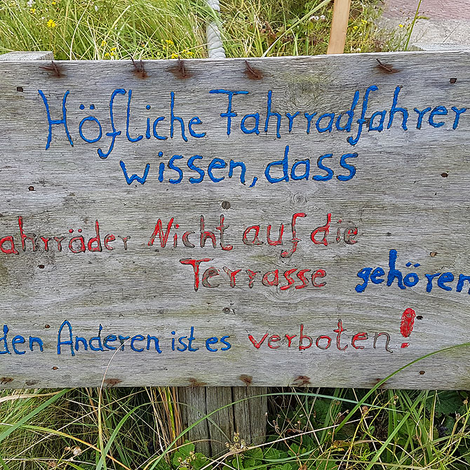 Höfliches Schild für höfliche Radfahrer