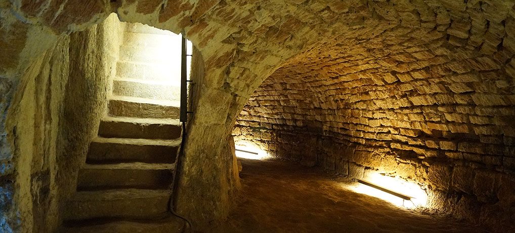 Die Kasematten unter dem Schloss gehören zu den wichtigen Sehenswürdigkeiten in Saarbrücken.