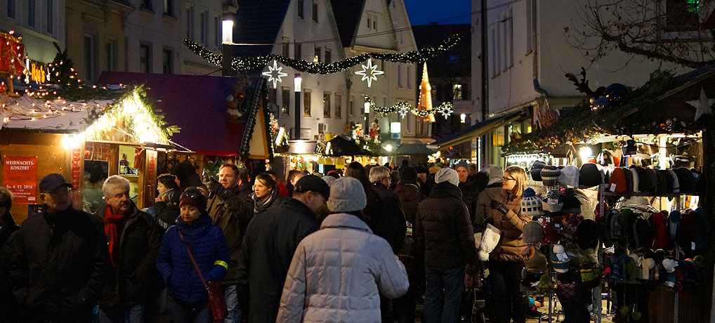 Der Reutlinger Weihnachtsmarkt findet in der Wilhelmstraße und an der Marienkirche statt.
