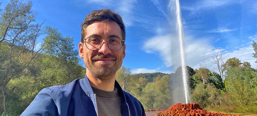 Dein Deutschland Reiseblog vor dem Geysir von Andernach